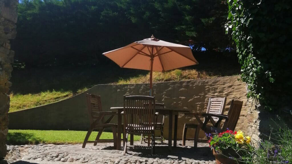 Outdoor Seating Area for Offerd Cottage